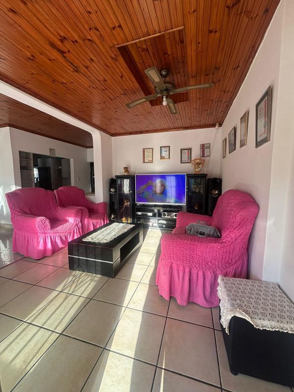 6 Bedroom Property for Sale in Margate KwaZulu-Natal