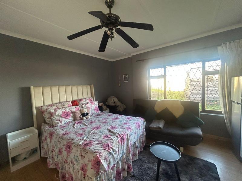 6 Bedroom Property for Sale in Margate KwaZulu-Natal