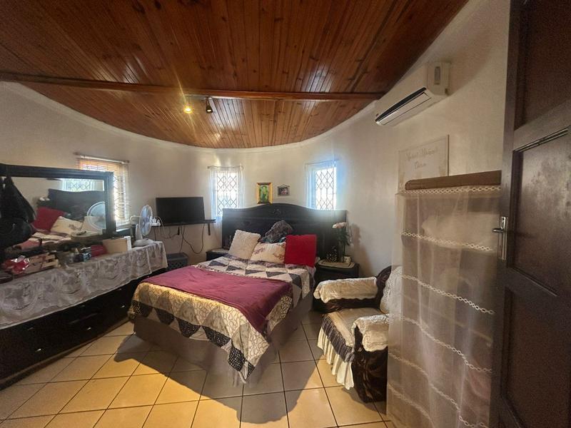 6 Bedroom Property for Sale in Margate KwaZulu-Natal