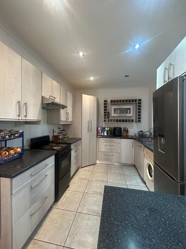 6 Bedroom Property for Sale in Margate KwaZulu-Natal