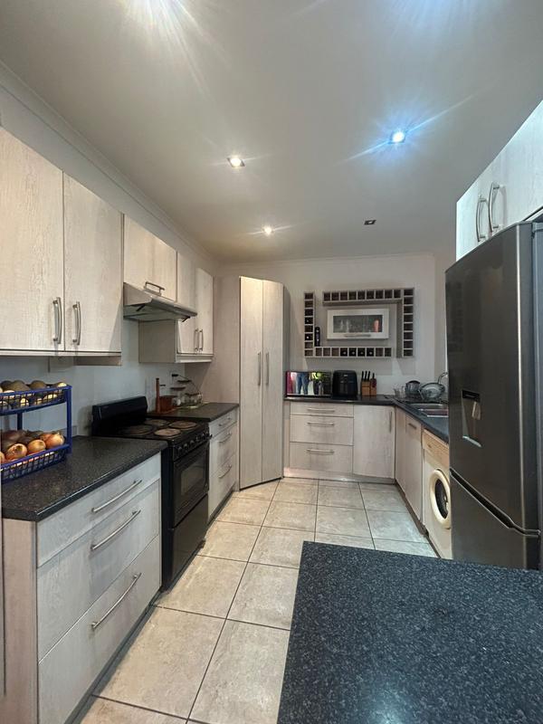 6 Bedroom Property for Sale in Margate KwaZulu-Natal