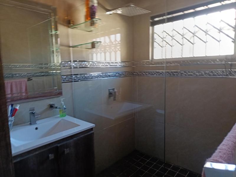 2 Bedroom Property for Sale in Essenwood KwaZulu-Natal