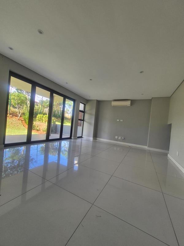 To Let 5 Bedroom Property for Rent in Izinga Ridge KwaZulu-Natal