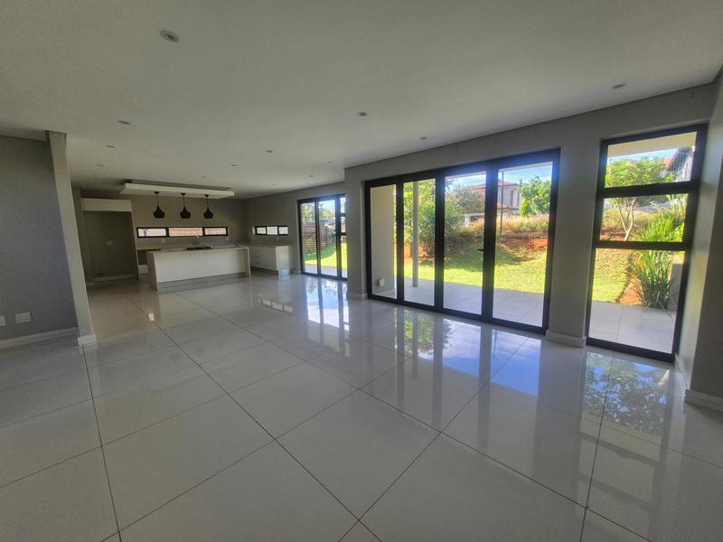 To Let 5 Bedroom Property for Rent in Izinga Ridge KwaZulu-Natal