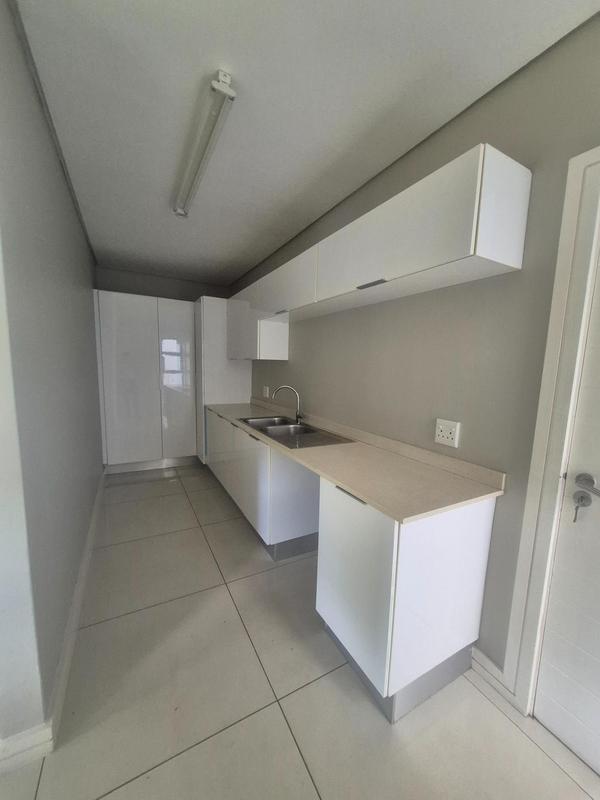 To Let 5 Bedroom Property for Rent in Izinga Ridge KwaZulu-Natal