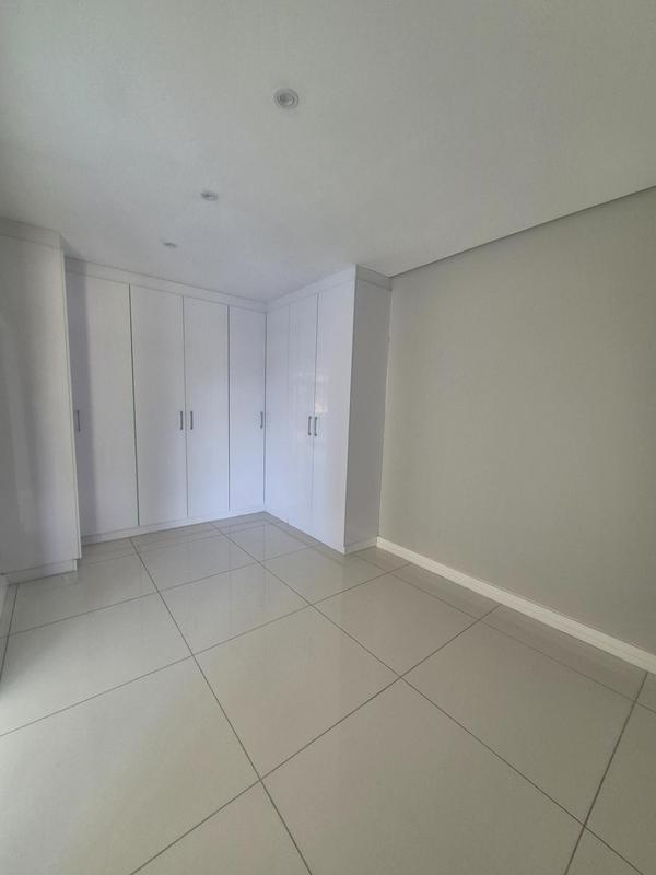 To Let 5 Bedroom Property for Rent in Izinga Ridge KwaZulu-Natal