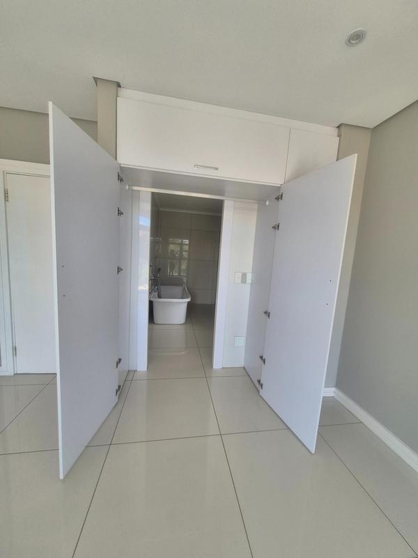To Let 5 Bedroom Property for Rent in Izinga Ridge KwaZulu-Natal