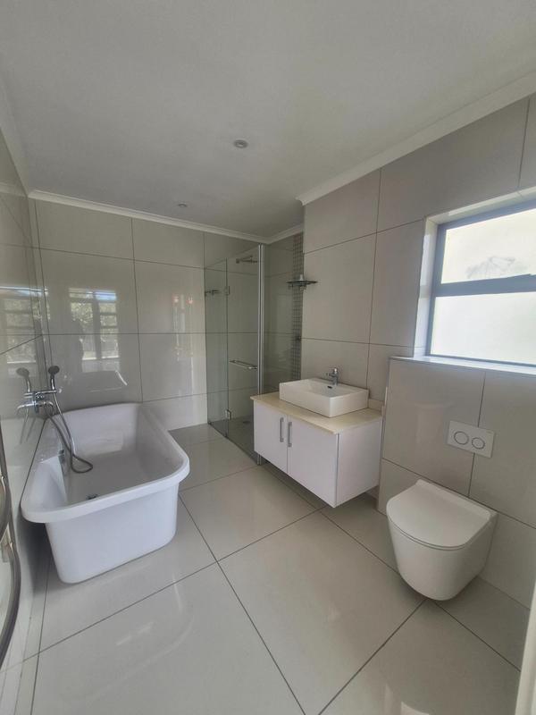 To Let 5 Bedroom Property for Rent in Izinga Ridge KwaZulu-Natal