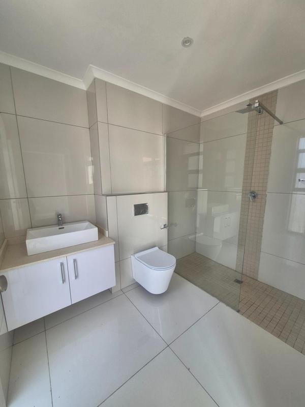 To Let 5 Bedroom Property for Rent in Izinga Ridge KwaZulu-Natal