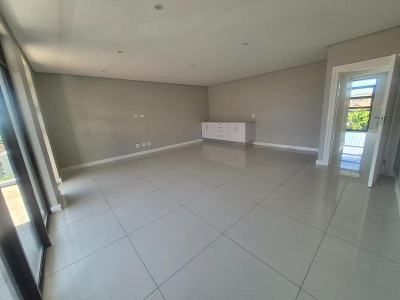 To Let 5 Bedroom Property for Rent in Izinga Ridge KwaZulu-Natal