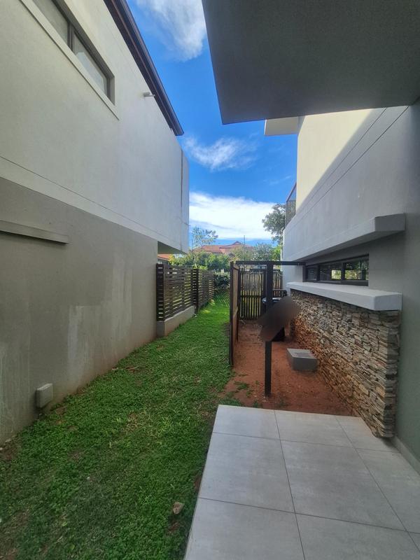 To Let 5 Bedroom Property for Rent in Izinga Ridge KwaZulu-Natal