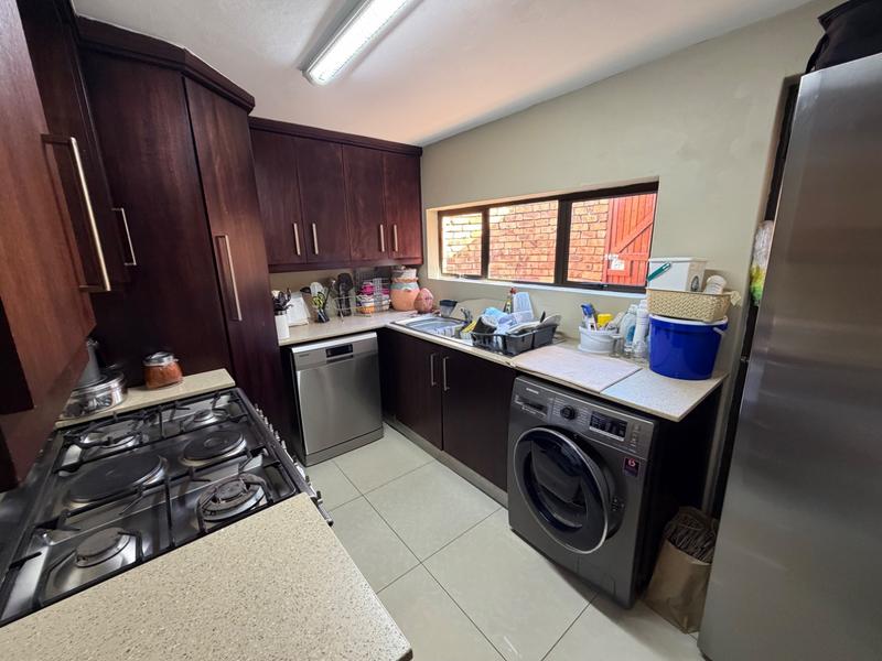 6 Bedroom Property for Sale in Herrwood Park KwaZulu-Natal