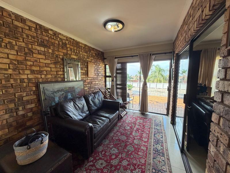 6 Bedroom Property for Sale in Herrwood Park KwaZulu-Natal