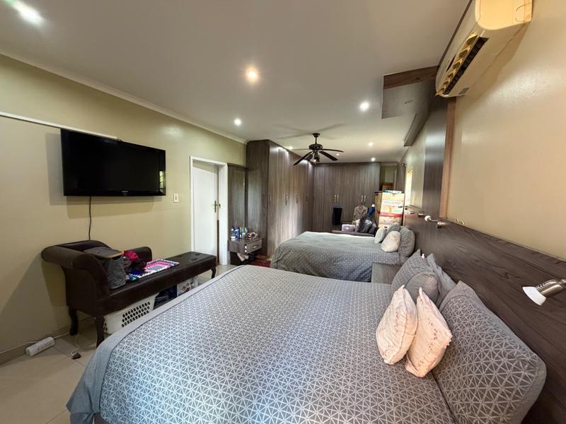 6 Bedroom Property for Sale in Herrwood Park KwaZulu-Natal