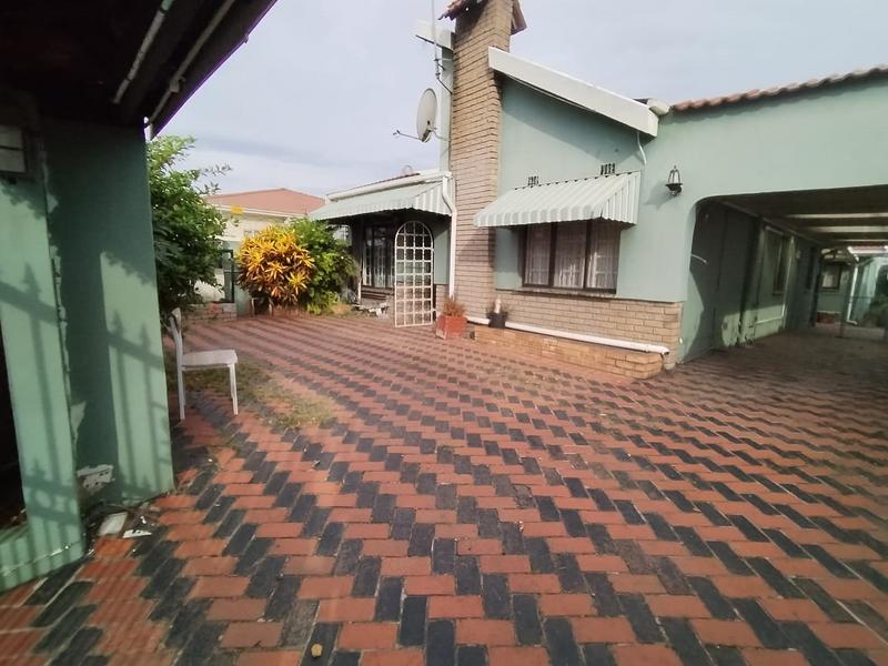 3 Bedroom Property for Sale in Northcroft KwaZulu-Natal