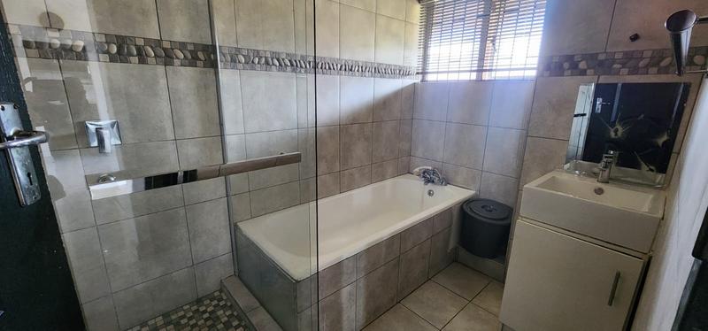 2 Bedroom Property for Sale in Umkomaas KwaZulu-Natal