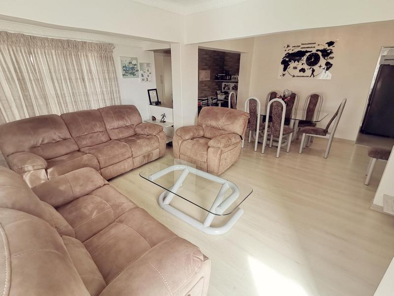 To Let 4 Bedroom Property for Rent in Reservoir Hills KwaZulu-Natal