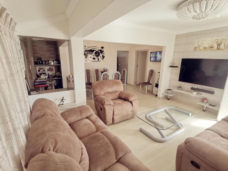 To Let 4 Bedroom Property for Rent in Reservoir Hills KwaZulu-Natal