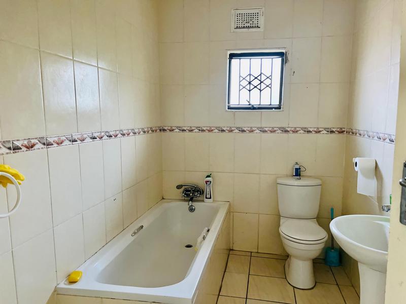 6 Bedroom Property for Sale in Ntuzuma KwaZulu-Natal