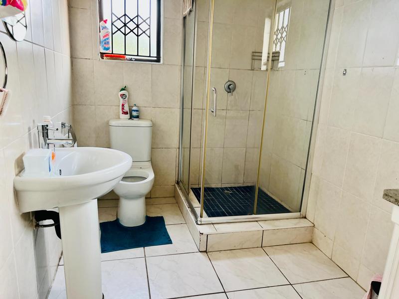 6 Bedroom Property for Sale in Ntuzuma KwaZulu-Natal