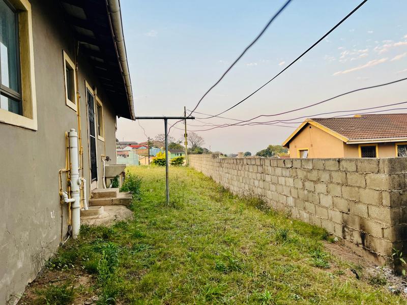 6 Bedroom Property for Sale in Ntuzuma KwaZulu-Natal