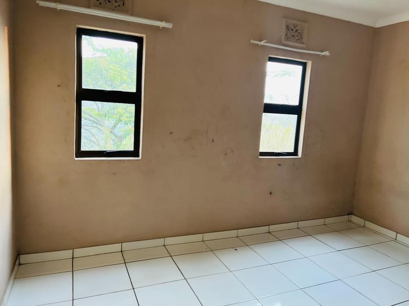 6 Bedroom Property for Sale in Ntuzuma KwaZulu-Natal