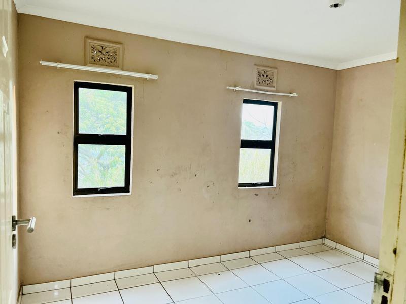6 Bedroom Property for Sale in Ntuzuma KwaZulu-Natal