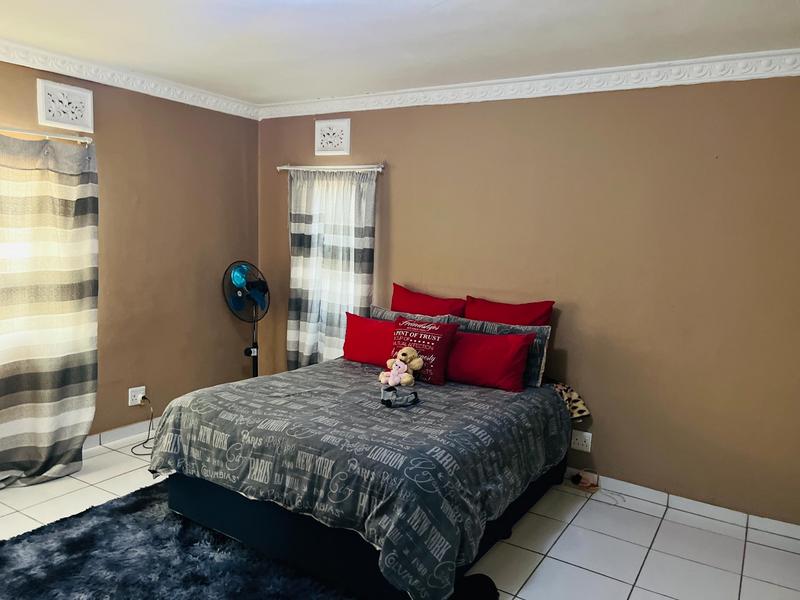 6 Bedroom Property for Sale in Ntuzuma KwaZulu-Natal