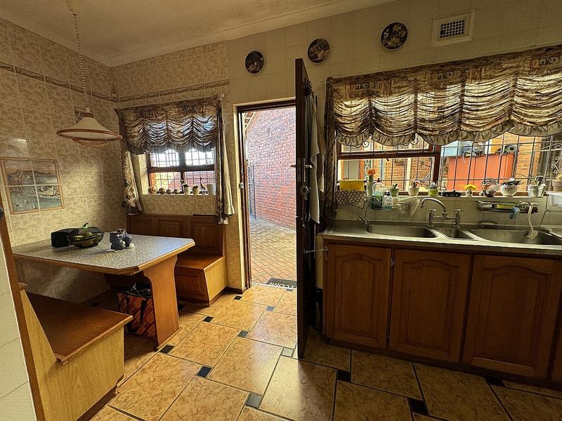 7 Bedroom Property for Sale in Uvongo KwaZulu-Natal