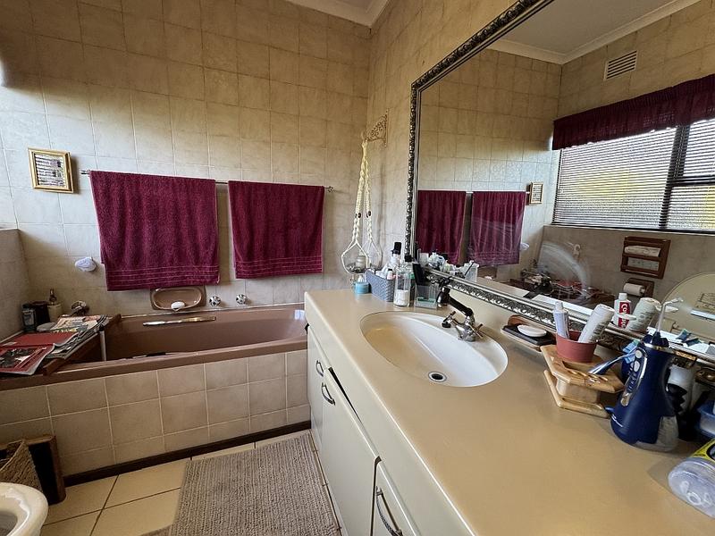 7 Bedroom Property for Sale in Uvongo KwaZulu-Natal