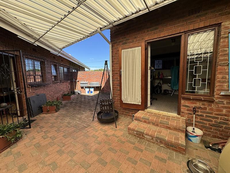 7 Bedroom Property for Sale in Uvongo KwaZulu-Natal