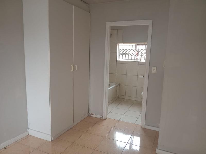 1 Bedroom Property for Sale in Pinetown KwaZulu-Natal
