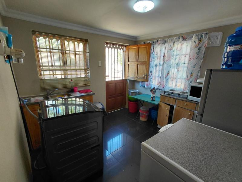 To Let 2 Bedroom Property for Rent in Umlazi KwaZulu-Natal