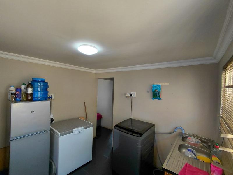To Let 2 Bedroom Property for Rent in Umlazi KwaZulu-Natal