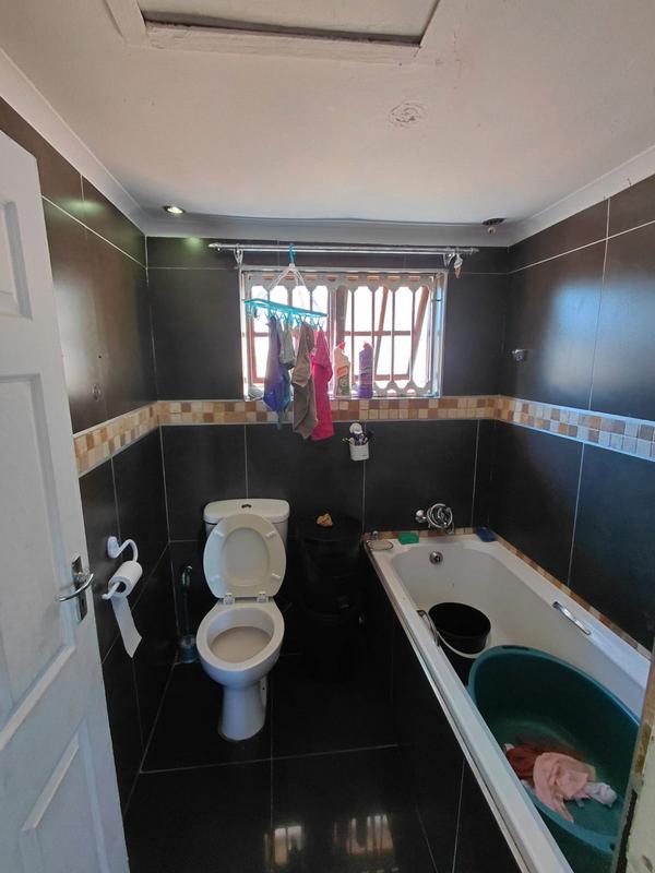 To Let 2 Bedroom Property for Rent in Umlazi KwaZulu-Natal