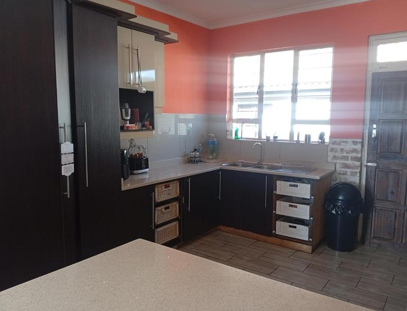 To Let 4 Bedroom Property for Rent in Bluff KwaZulu-Natal