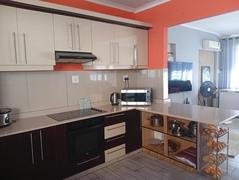 To Let 4 Bedroom Property for Rent in Bluff KwaZulu-Natal