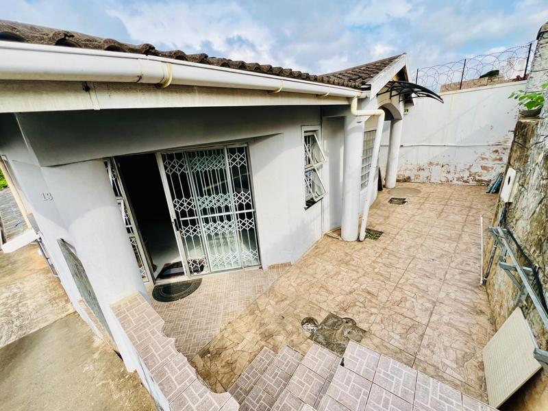 To Let 4 Bedroom Property for Rent in Newlands West KwaZulu-Natal