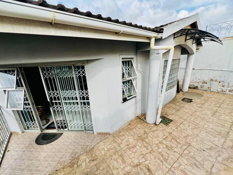 To Let 4 Bedroom Property for Rent in Newlands West KwaZulu-Natal
