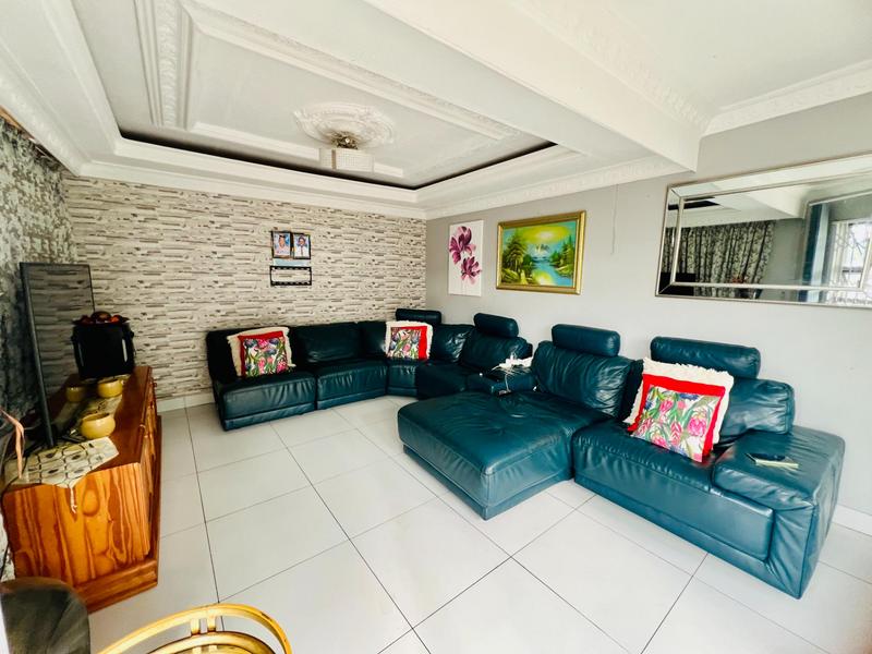 To Let 4 Bedroom Property for Rent in Newlands West KwaZulu-Natal
