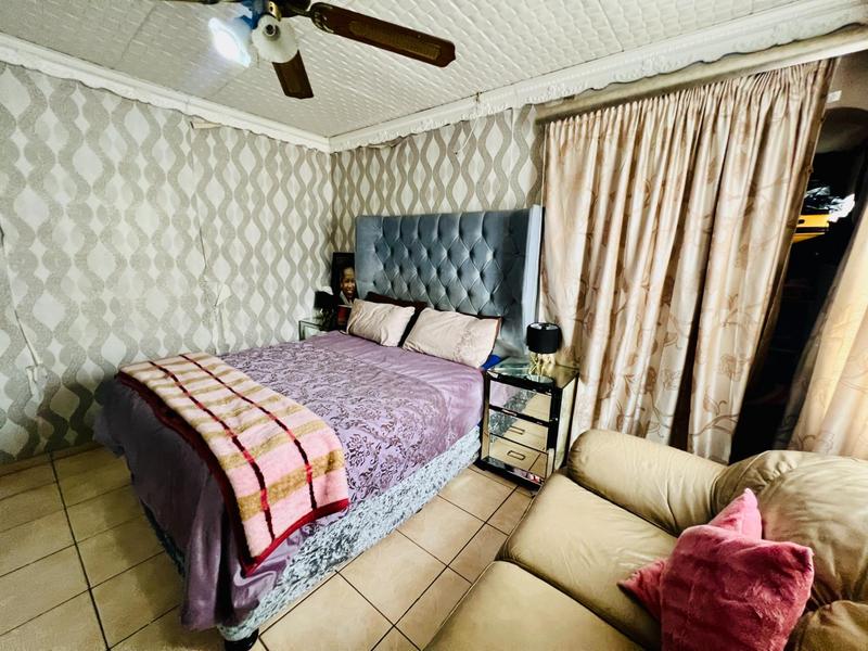 To Let 4 Bedroom Property for Rent in Newlands West KwaZulu-Natal