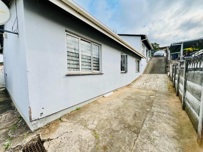 To Let 4 Bedroom Property for Rent in Newlands West KwaZulu-Natal