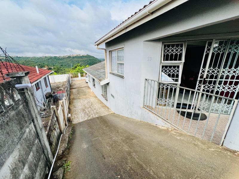 To Let 4 Bedroom Property for Rent in Newlands West KwaZulu-Natal