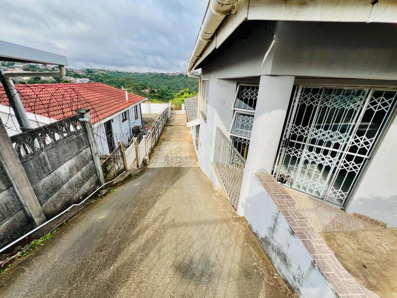 To Let 4 Bedroom Property for Rent in Newlands West KwaZulu-Natal