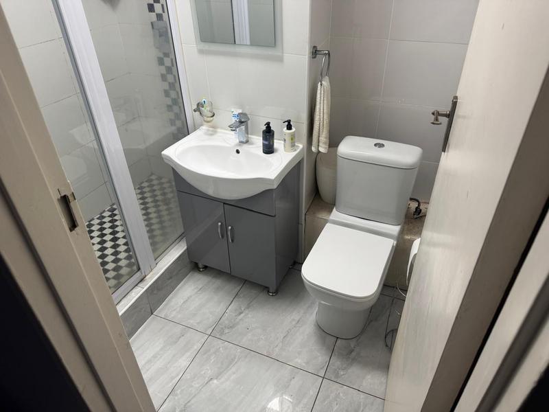 To Let 1 Bedroom Property for Rent in Windermere KwaZulu-Natal