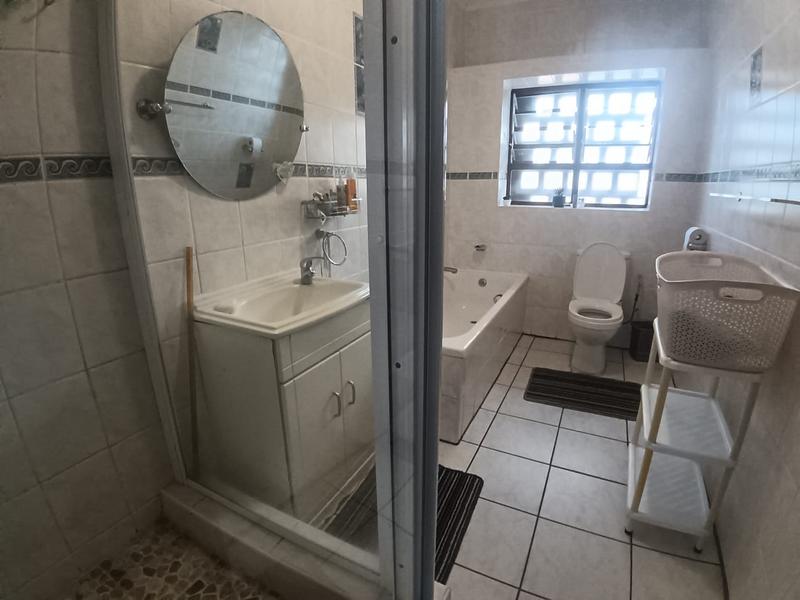 3 Bedroom Property for Sale in Uvongo Beach KwaZulu-Natal