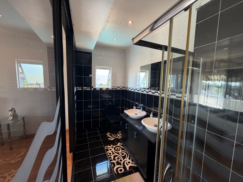 4 Bedroom Property for Sale in Somerset Park KwaZulu-Natal
