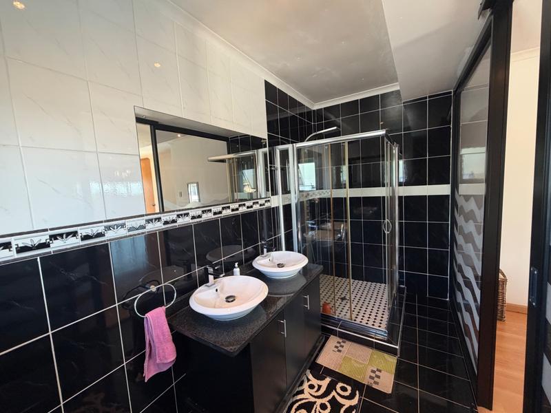 4 Bedroom Property for Sale in Somerset Park KwaZulu-Natal
