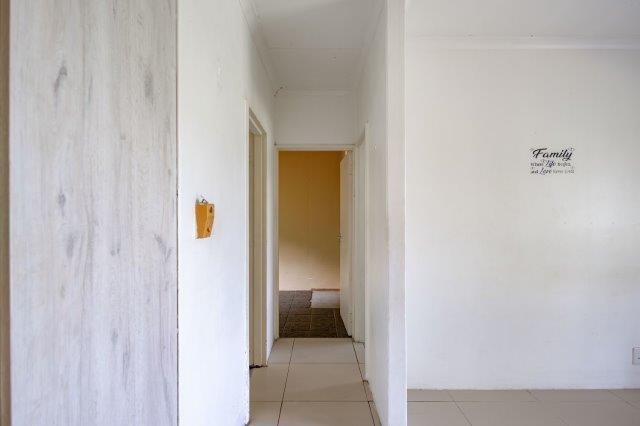 1 Bedroom Property for Sale in Queensburgh KwaZulu-Natal