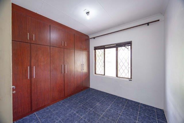 1 Bedroom Property for Sale in Queensburgh KwaZulu-Natal